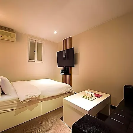 Ez Hotel